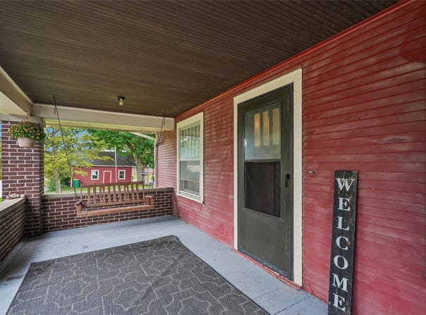 401 E 2nd Avenue, Indianola, IA 50125