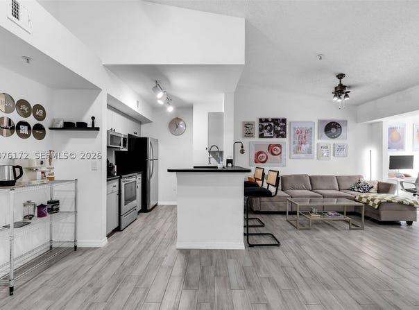 2457 Centergate Dr, Miramar, FL 33025