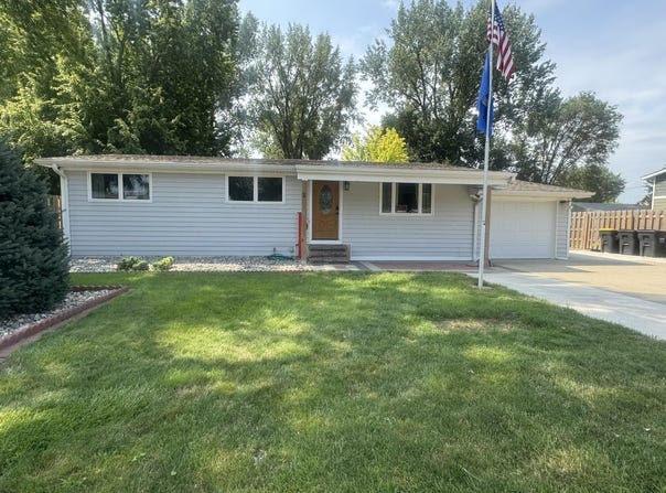 2 Alcoma Drive, McCook Lake, SD 57049