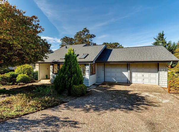 670 WOODCREST Dr, Springfield, OR 97477