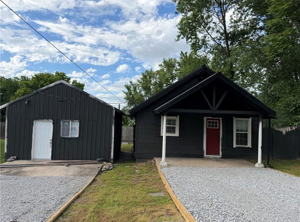 813 E Central Street, Siloam Springs, AR 72761