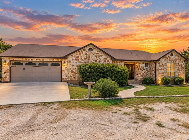 1157 Lasso Loop, Canyon Lake, TX 78133