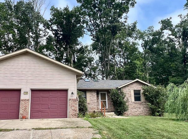 2590 W Double Downs Court, Bloomington, IN 47403