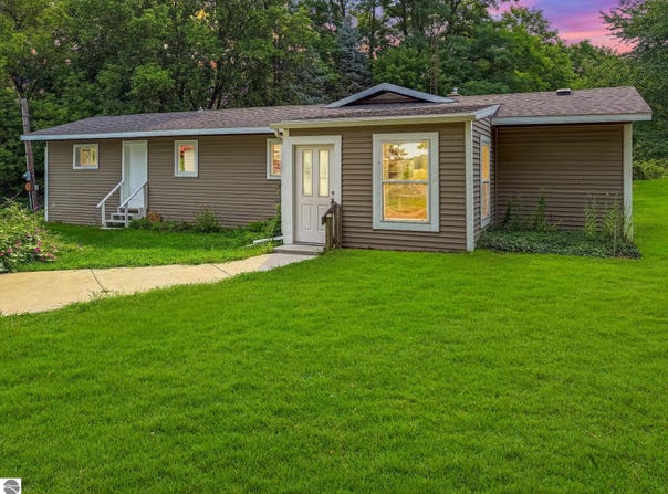 9010 E Edgar Road, Vestaburg, MI 48891