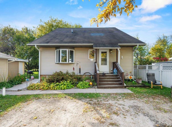 W10862 COUNTY RD WW, NEW LONDON, WI 54961