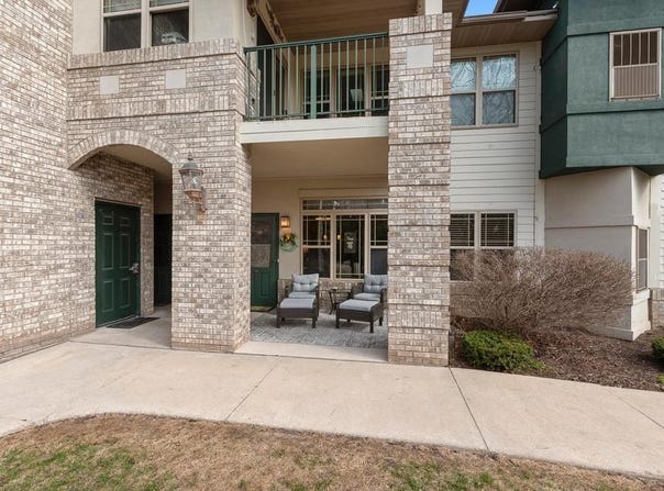460 N Silverbrook Dr, West Bend, WI 53090
