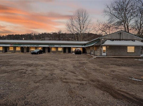 2843 River Rd, Vandergrift, PA 15690