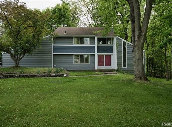 25201 Briarwyke Drive, Farmington Hills, MI 48336