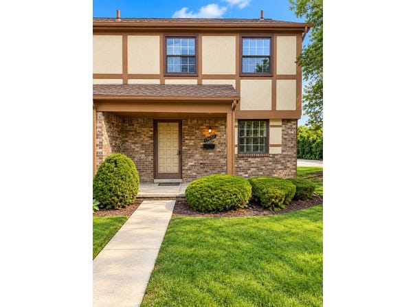 19600 Raleigh Circle S, Southfield, MI 48076