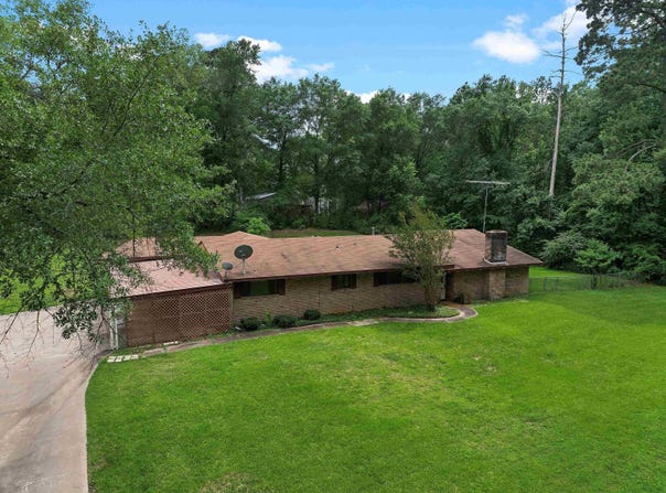 1320 Pinehill Drive, Jefferson, TX 75657