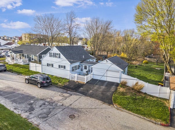 96 Star St, Fall River, MA 02724
