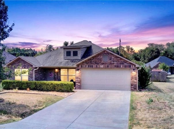 2305 Regency LN, Barling, AR 72923