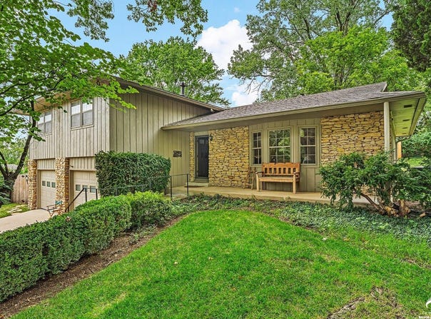 3430 Camelback Place, Lawrence, KS 66047