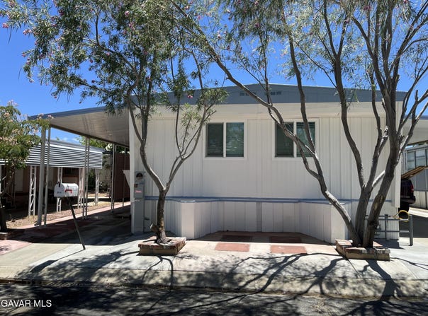 2550 E Avenue I, Lancaster, CA 93535