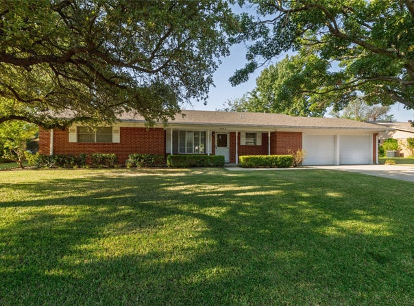 2002 Redbud Road, Gainesville, TX 76240