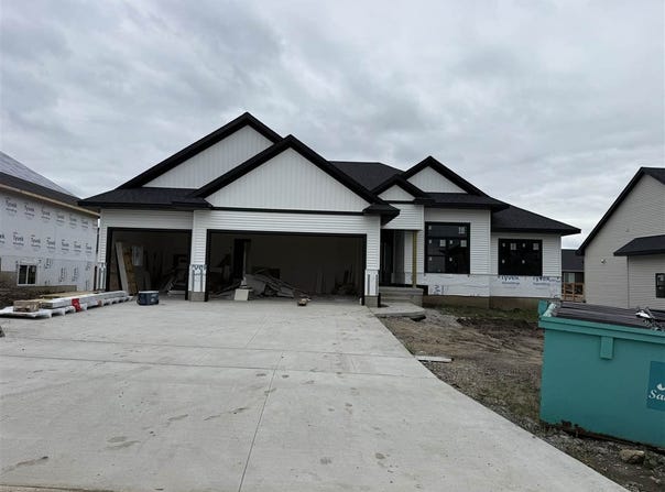 60 S Seven Oaks Rd, NorthLiberty, IA 52317