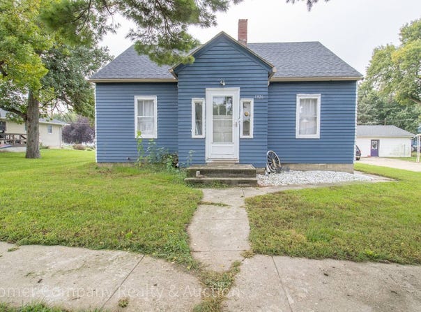 1326 3rd St, Hull, IA 51239