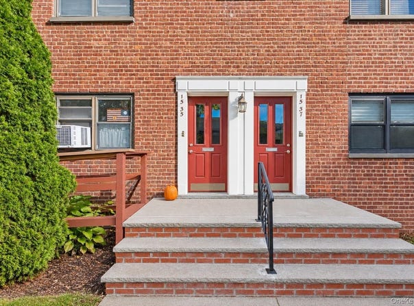 15-35 160 Street, Whitestone, NY 11357