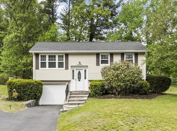 27 Dexter Ave, Dracut, MA 01826