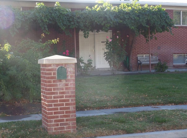 4932 S PINEHILL Dr, Murray, UT 84107