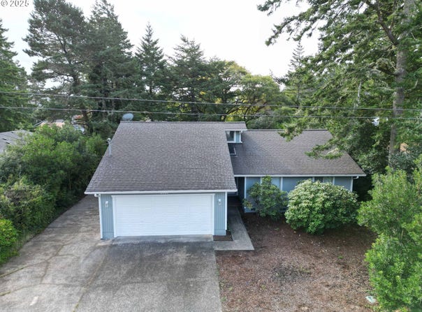 2040 11TH St, Florence, OR 97439