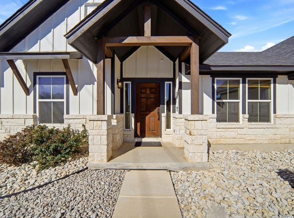 101 N Jerry Gray, Blanco, TX 78606