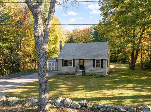 35 School House Rd, Phillipston, MA 01331