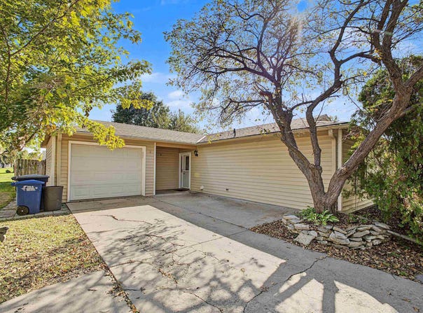 2413 Buttonwood Drive, Manhattan, KS 66502