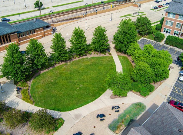 119 E Railroad Avenue, Bartlett, IL 60103