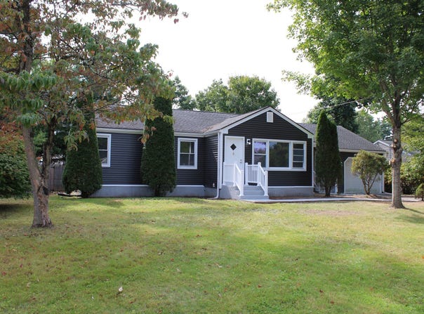158 Woodcrest Rd, Springfield, MA 01029