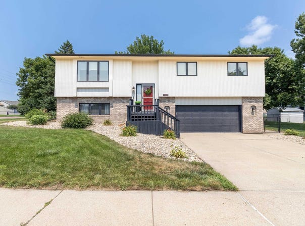 6804 W 51st St, Sioux Falls, SD 57106-1691
