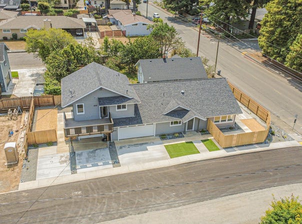 1824 Carson Street, Eureka, CA 95501