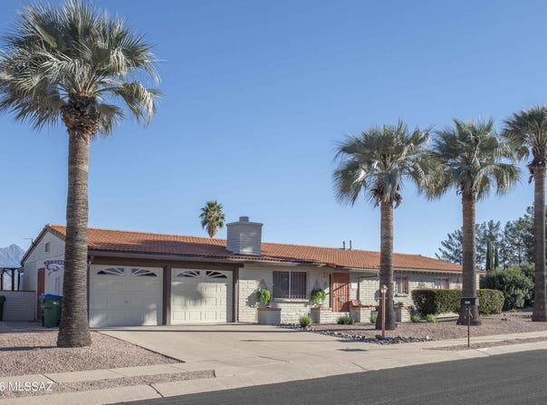 1031 S La Pera, Green Valley, AZ 85614
