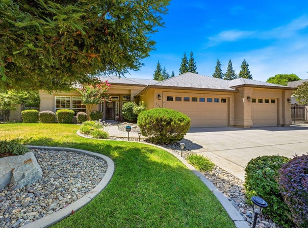 2440 Crescent Moon Court, Redding, CA 96001