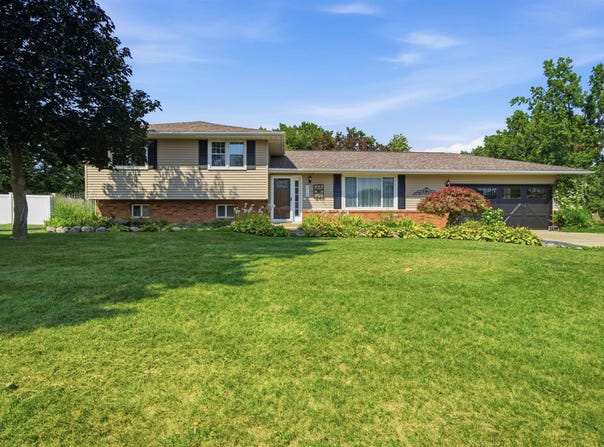 215 LINCOLN Road, Canton, IL 61520