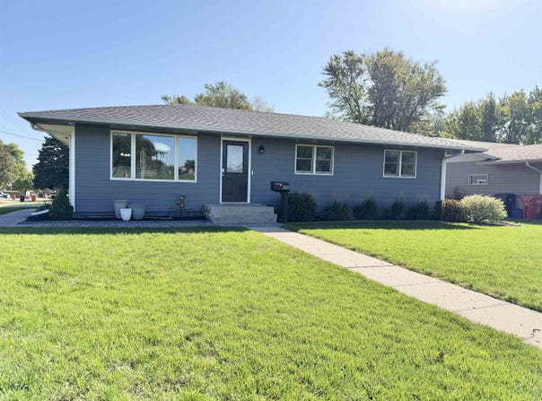 2022 Burleigh st, Yankton, SD 57078