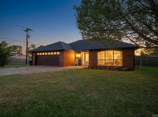 1700 Valley View Dr, Mena, AR 71953