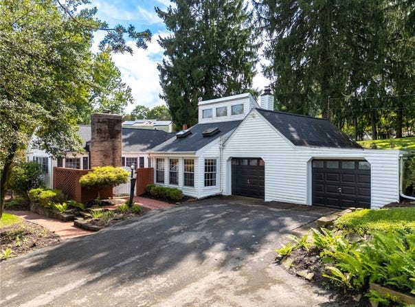 8284 Peebles Rd, McCandless, PA 15237