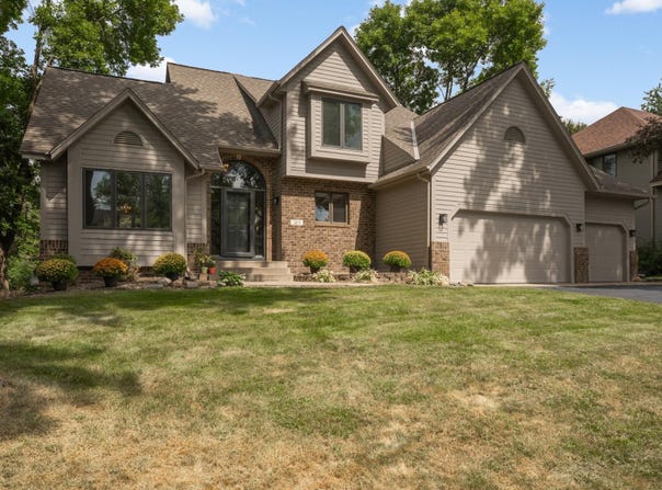 1381 Interlachen Drive, Eagan, MN 55123