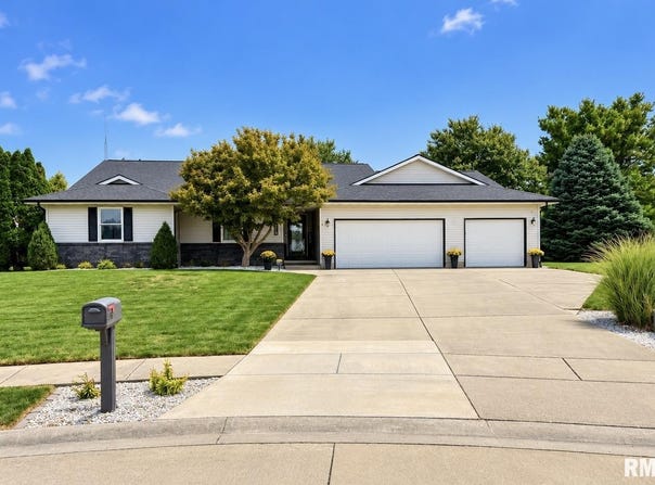 148 PARKWAY Drive, Chatham, IL 62629