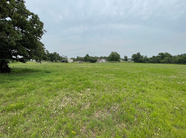979 E Barry Street, Reno, TX 76020