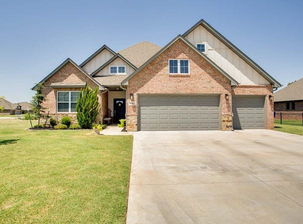 1102 Sawgrass Ln, Enid, OK 73703