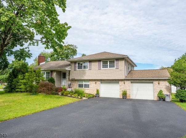1555 Ratzer Rd, Wayne Twp., NJ 07470-1930