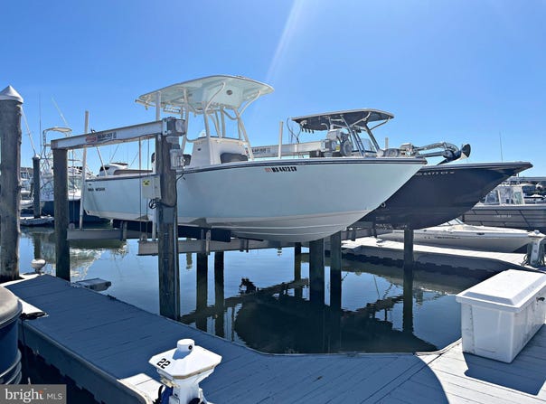 24B PINES POINT B Bay, OCEAN PINES, MD 21811