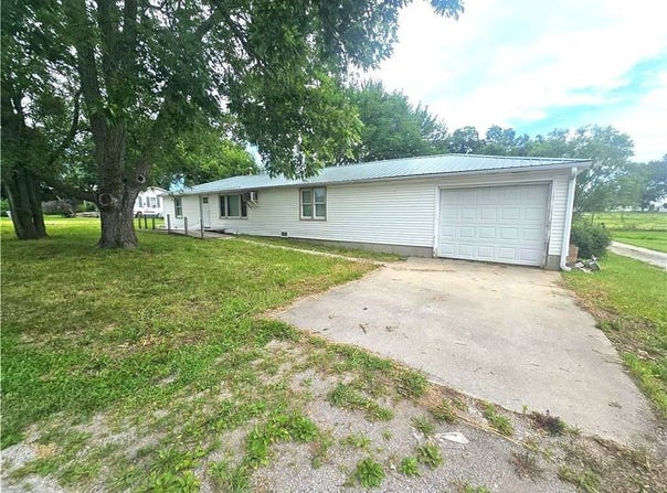 501 S Dudley St, Hamilton, MO 64644