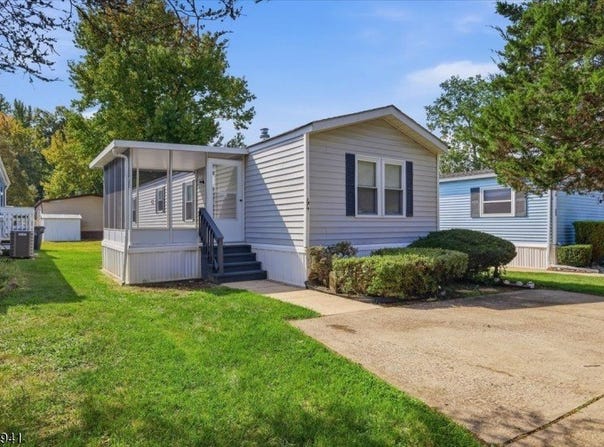 44 Longfellow, North Brunswick Twp., NJ 08902