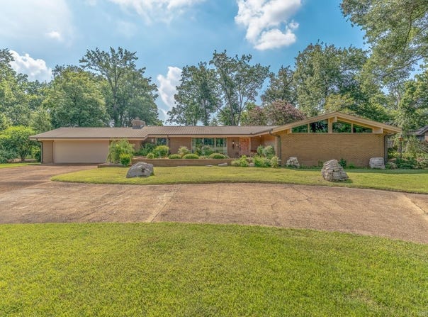 12 Meadowbrook Lane, West Memphis, AR 72301