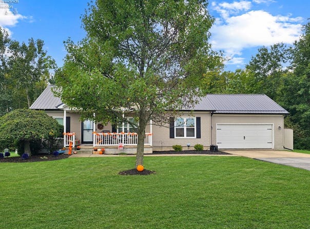 122 Trent Ct, Clyde, OH 43410