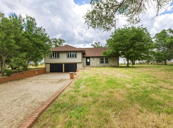 789 E 100th St S, South Haven, KS 67140