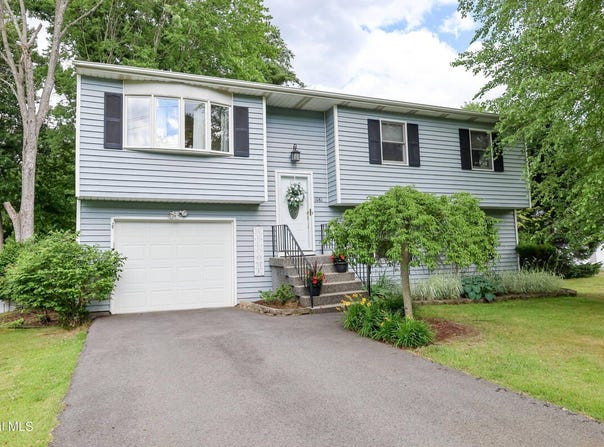 1081 Shave Road, Schenectady, NY 12303